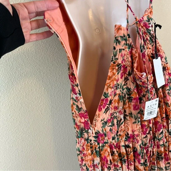 ASTR the label tropics plunge maxi dress in peach fuchsia floral - Picture 8 of 12